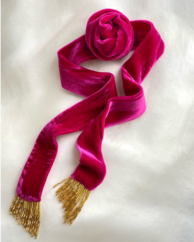 İpek Kadife Gül Rozetli Choker