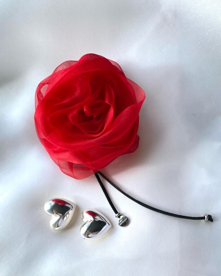 GÜL ROZETLİ CHOKER