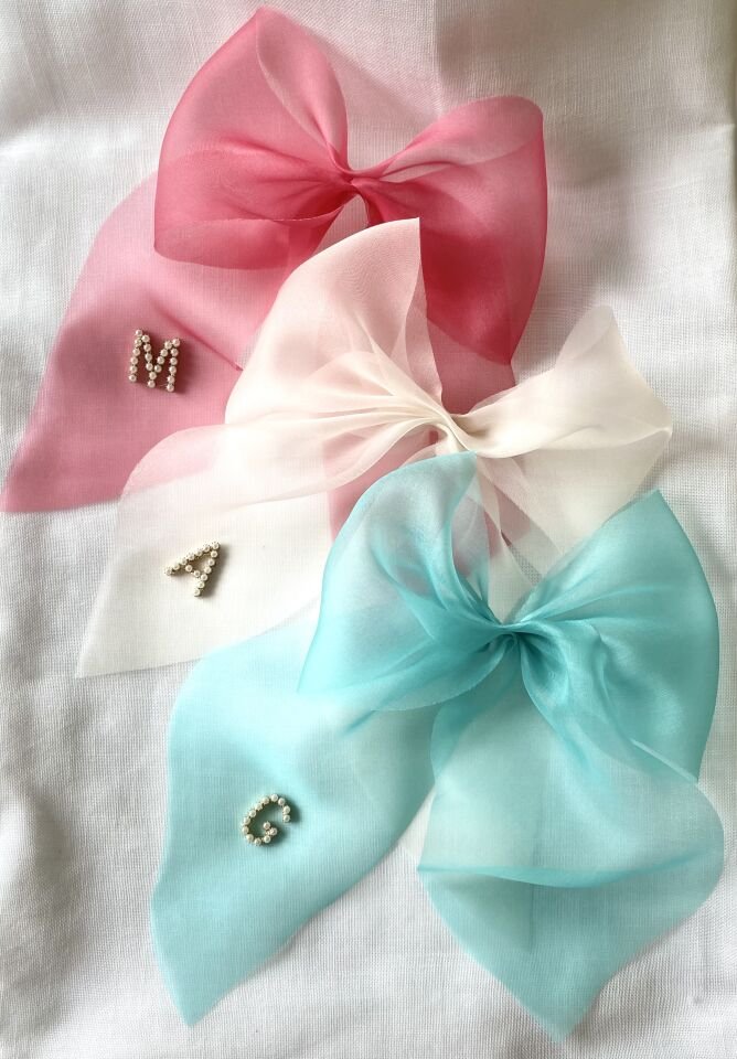 İpek Organze Monogramlı Fiyonk