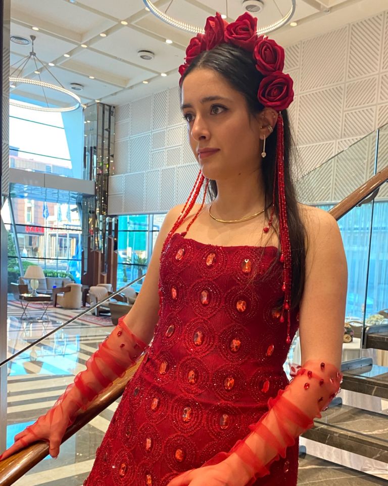 Henna  Crown